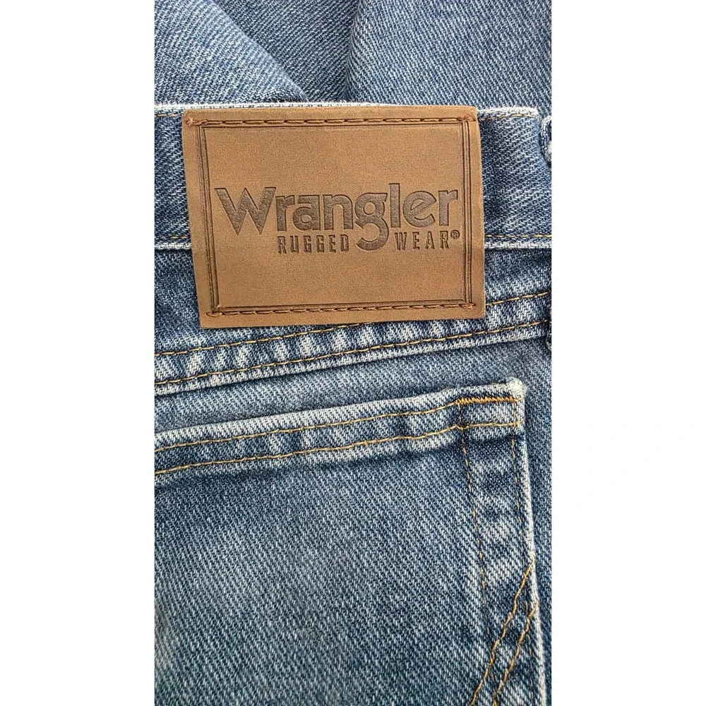 Wrangler Rugged Wear Men's 36x32 Blue Straight Leg Denim Jeans